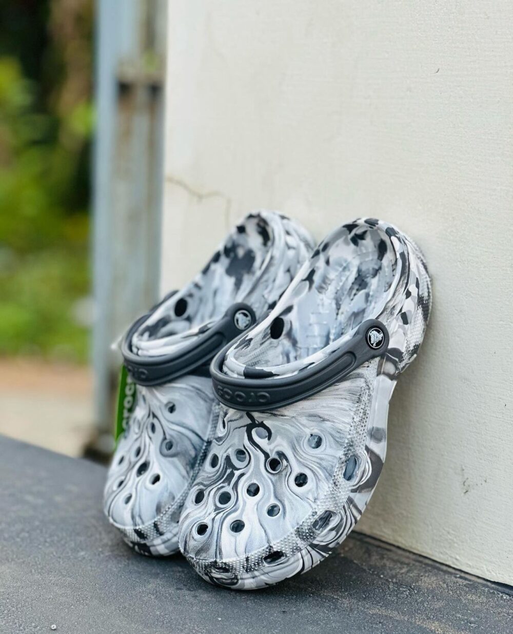 Crocs Classic Printed Clogs (Grey)