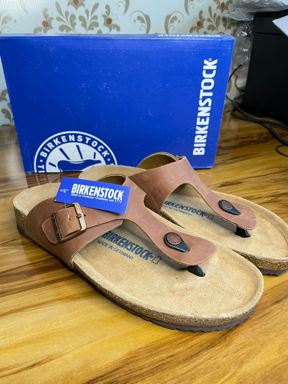 Birkenstock Gizeh Slides (Brown)