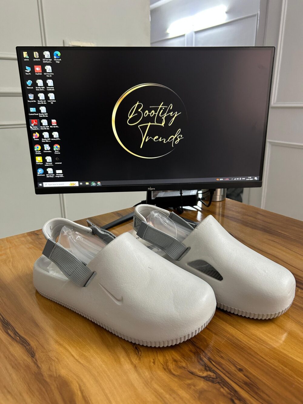 Nike Calm Mules (Light Grey)