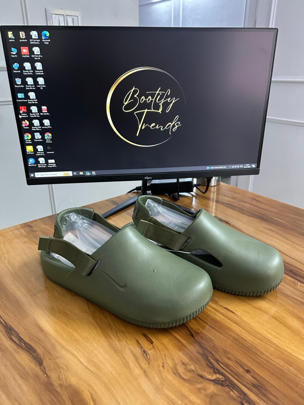 Nike Calm Mules (Green)