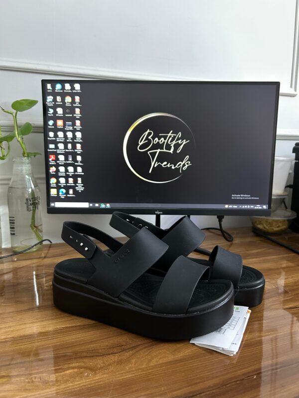 Crocs Brooklyn 4U Low Sandal (Black)