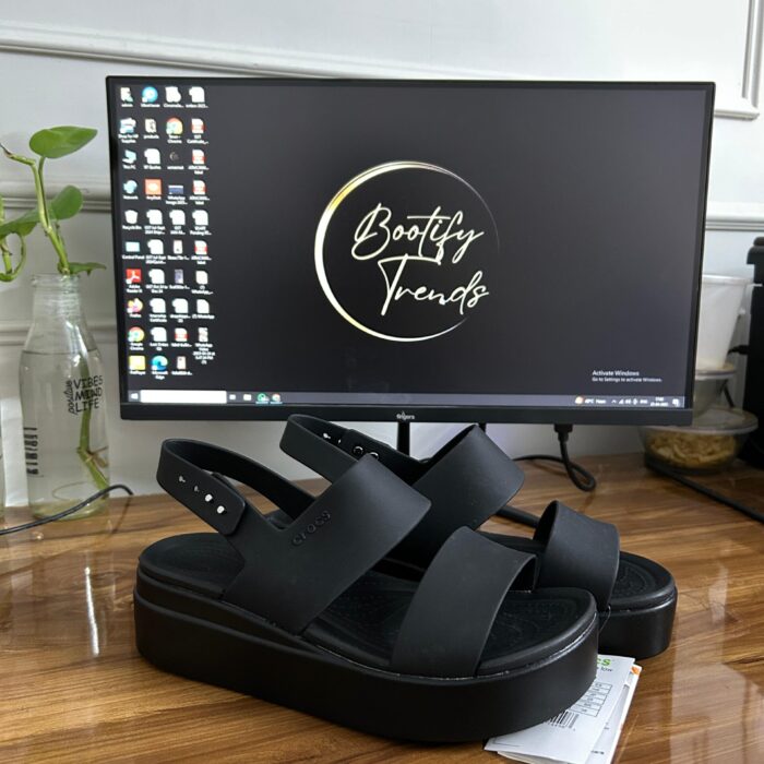 Crocs Brooklyn 4U Low Sandal (Black)