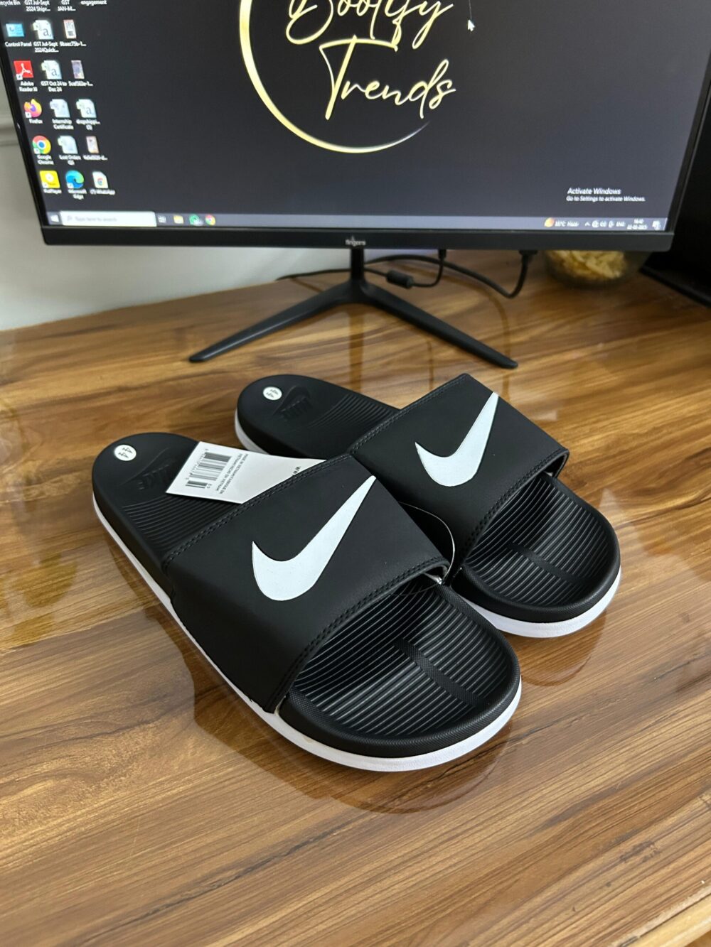 Nike Benassi Slides (Black)