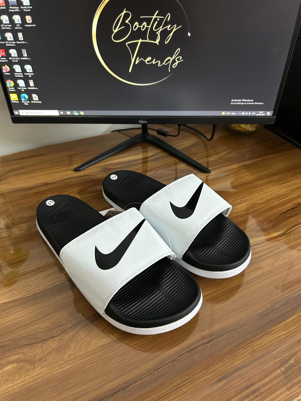 Nike Benassi Slides (White)