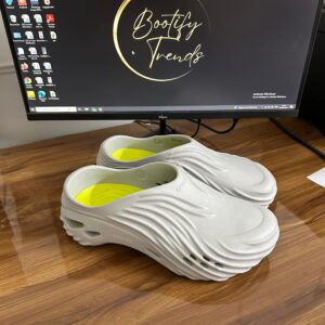 Crocs Echo Wave Clogs (Atmostphere)
