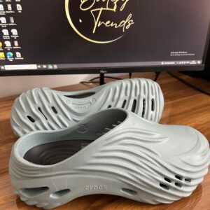 Crocs Echo Wave Clogs (Pond)