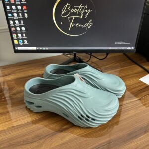Crocs Echo Wave Clogs (Pond)