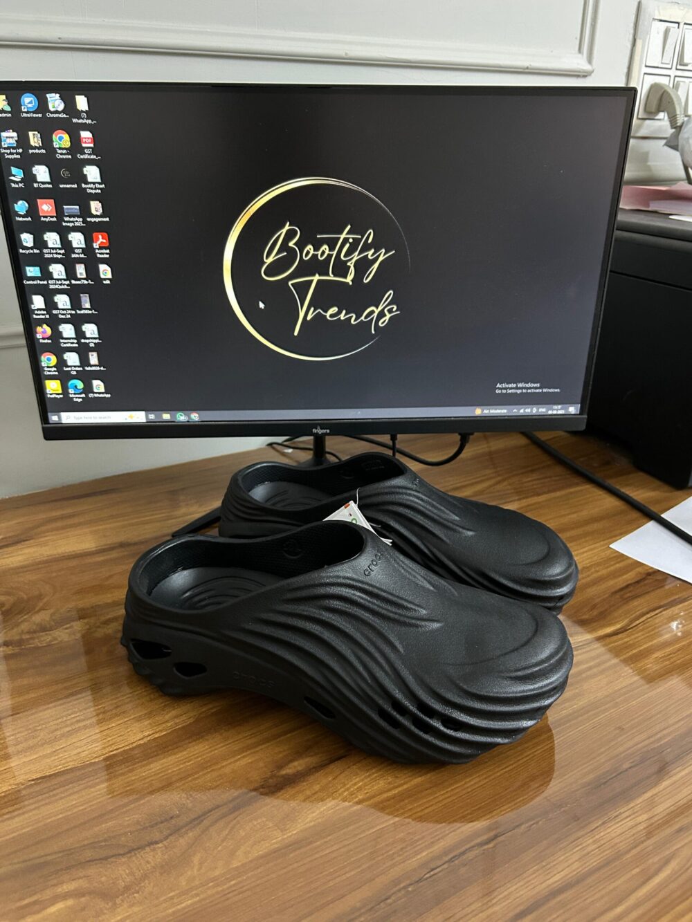 Crocs Echo Wave Clogs (Black)