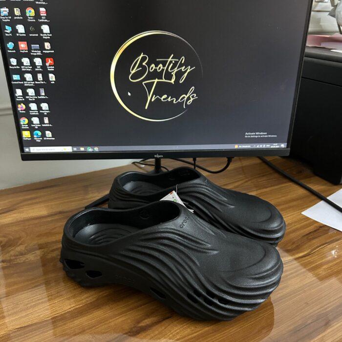 Crocs Echo Wave Clogs (Black)