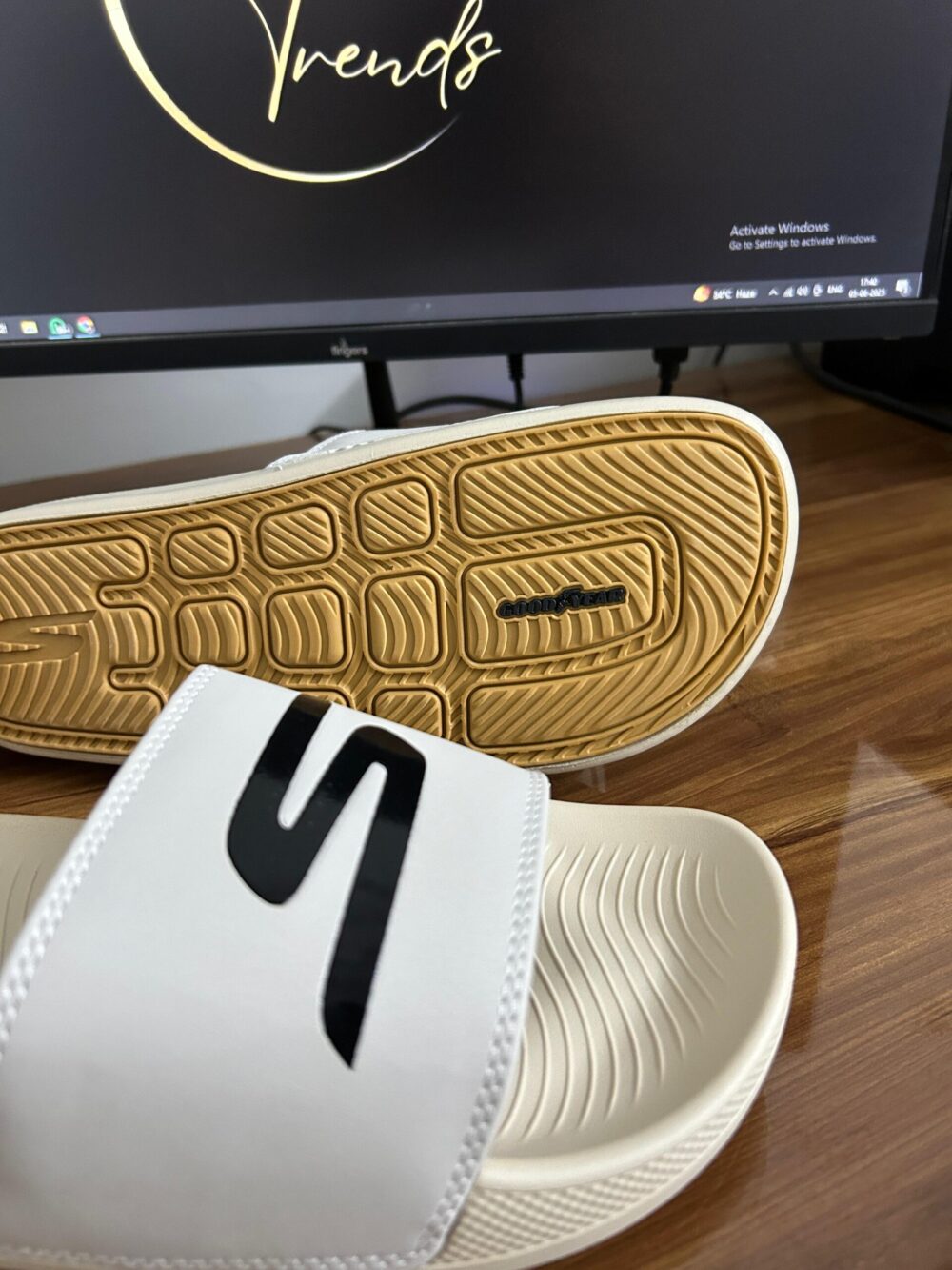 Skechers Hyper Burst Recovery Logo Slides (Off-White) - Image 3