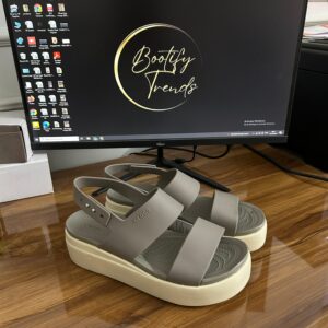 Crocs Brooklyn 4U Low Sandal (Brown/Beige)