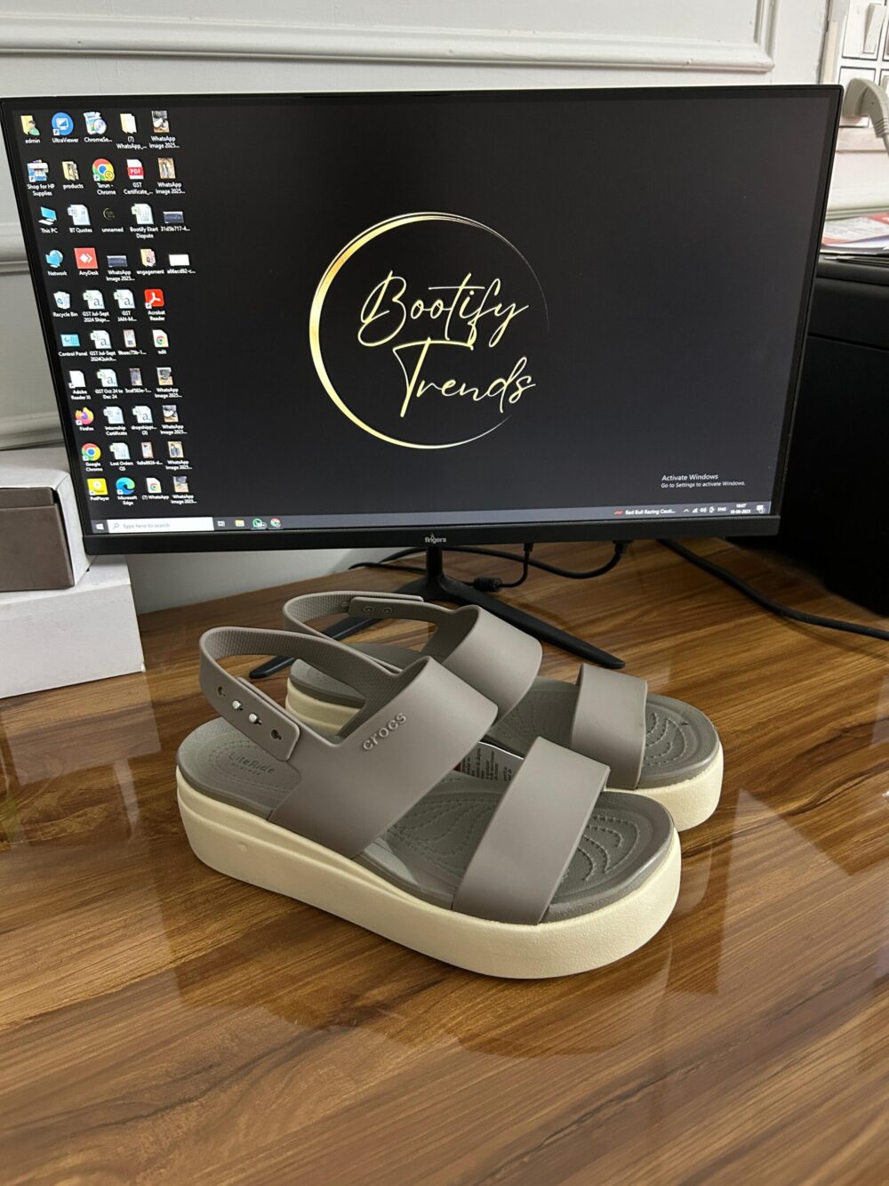 Crocs Brooklyn 4U Low Sandal (Brown/Beige)