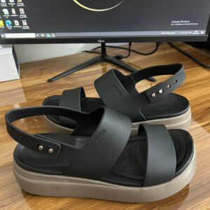 Crocs Brooklyn 4U Low Sandal (Black/Brown)
