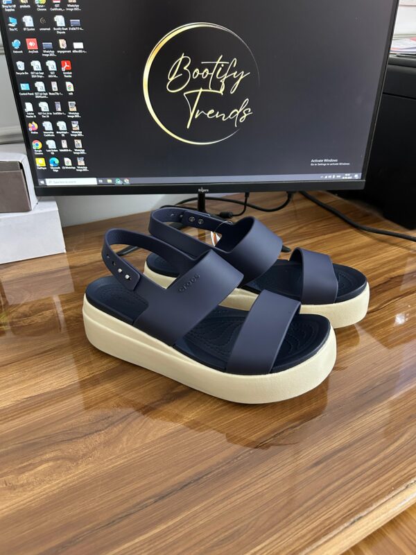 Crocs Brooklyn 4U Low Sandal (Navy)