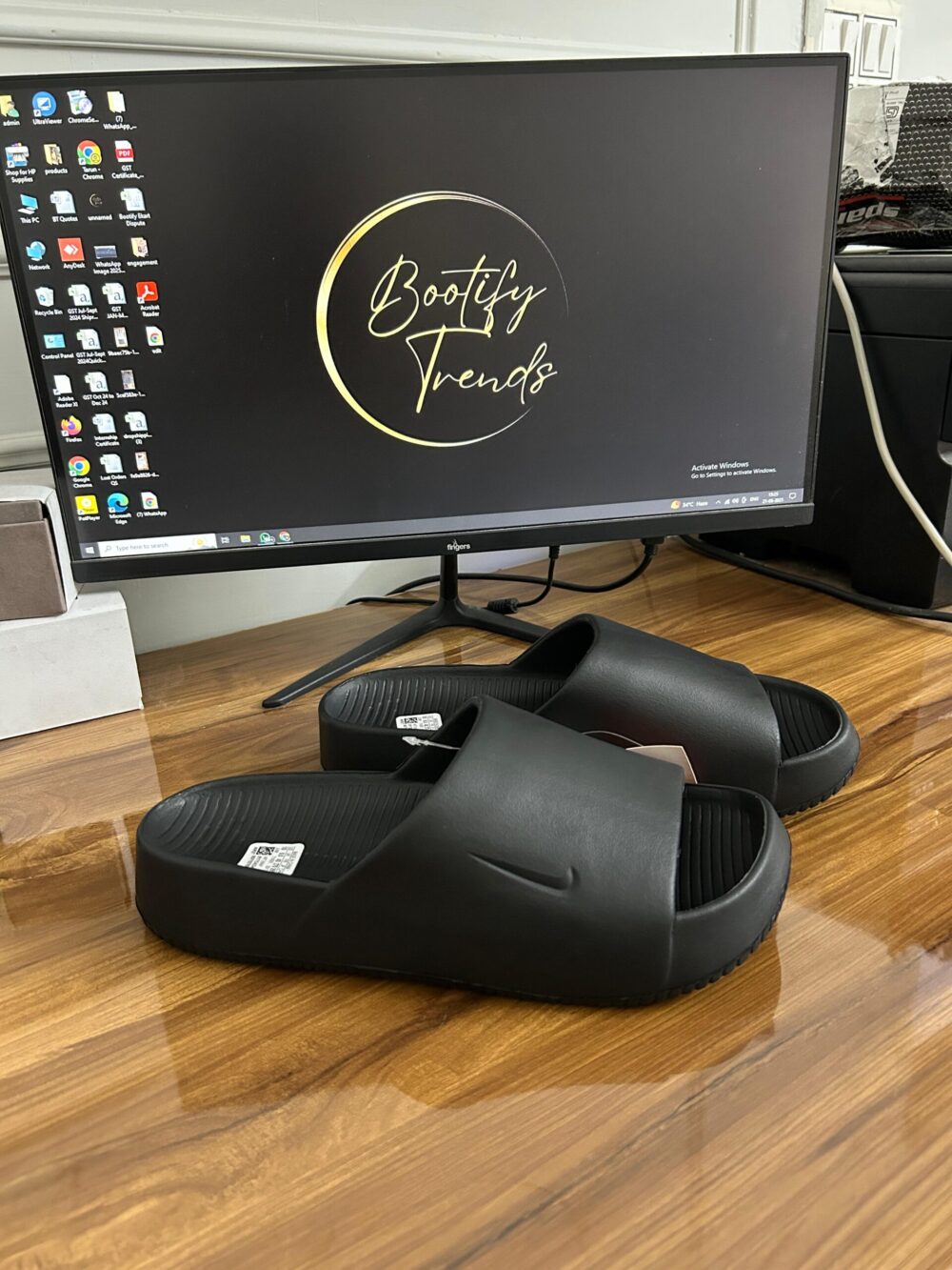 Nike Calm Slides (Black)