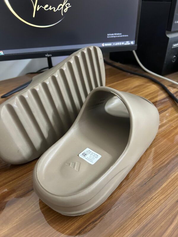 Adidas Yeezy Slides (Brown) - Image 2