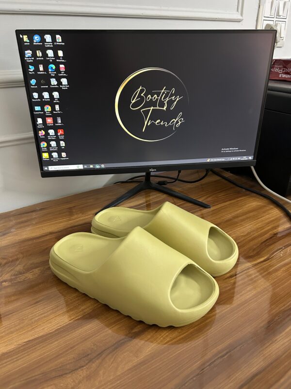 Adidas Yeezy Slides (Resin)