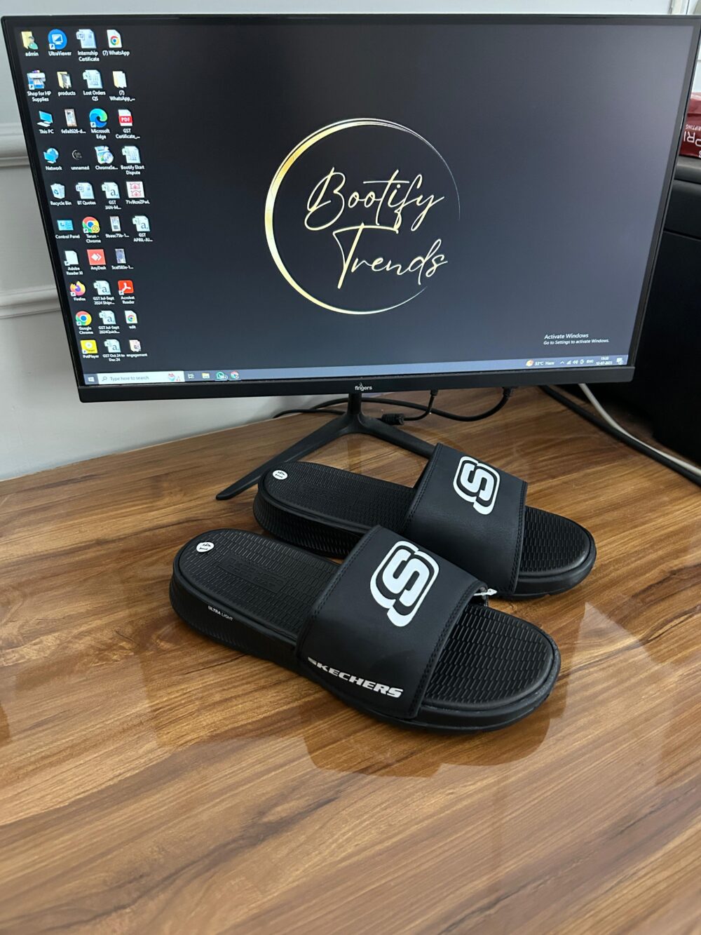 Skechers GOGA MAT Ultra Light Slides (Black)