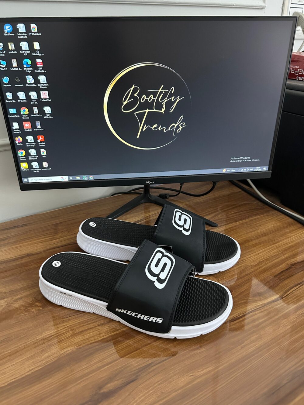 Skechers GOGA MAT Ultra Light Slides (Black/White)