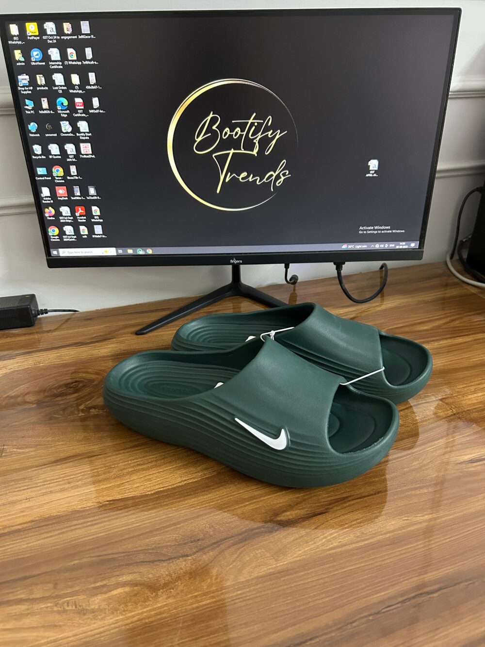 Nike ReactX Slides (Green)