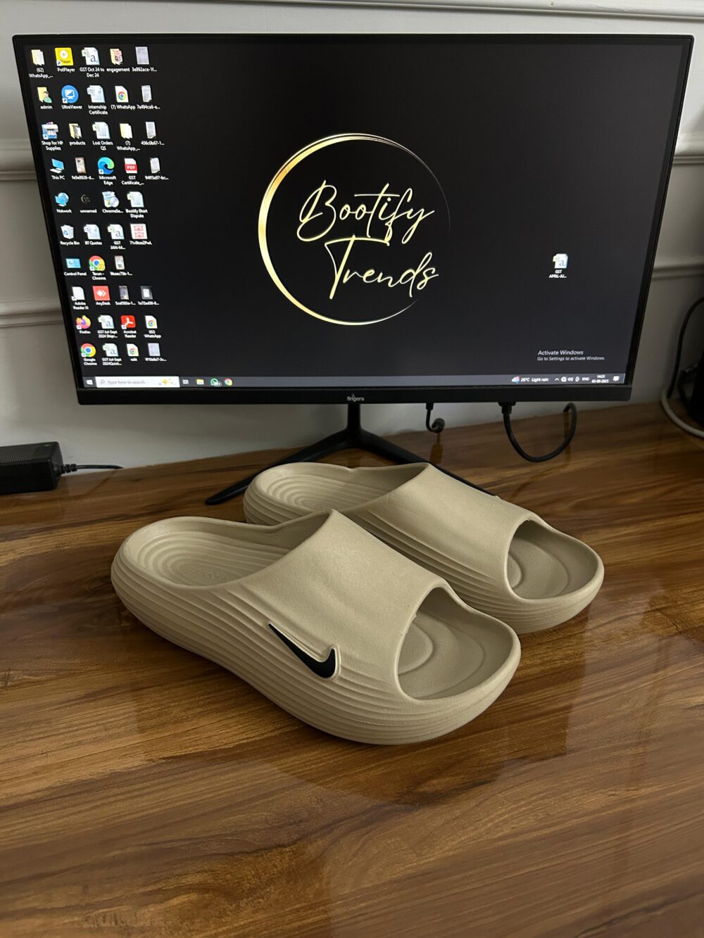 Nike ReactX Slides (Camel)