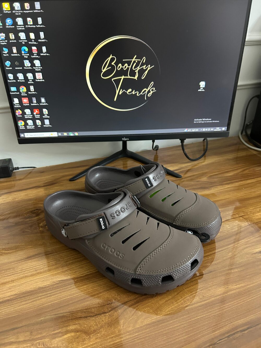 Crocs Yukon Clogs (Dark Brown)