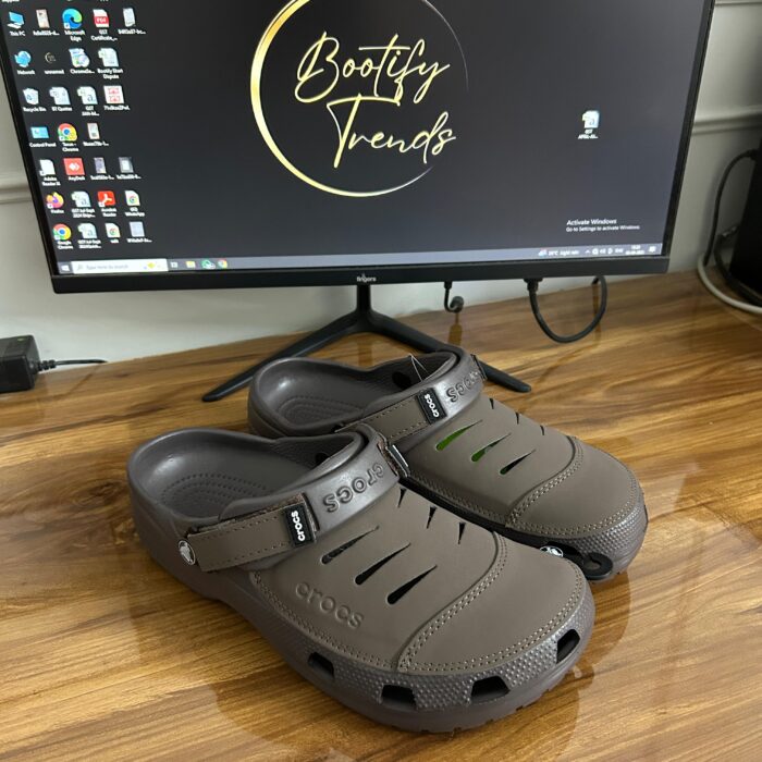 Crocs Yukon Clogs (Dark Brown)