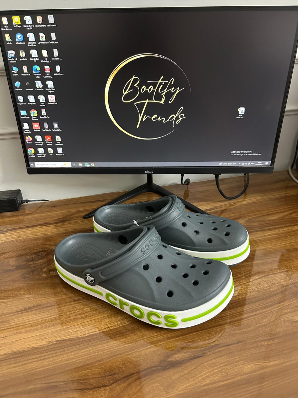 Crocs Bayaband Clogs (Grey Neon)