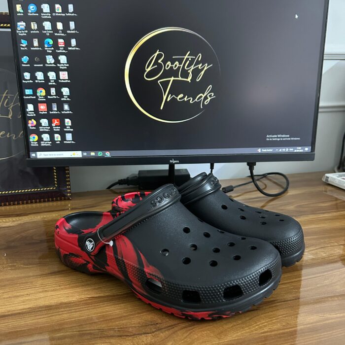 Crocs Classic Clogs (Black/Red)