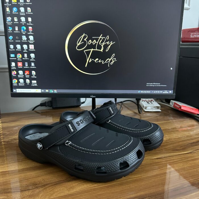 Crocs Yukon Clogs (Black)