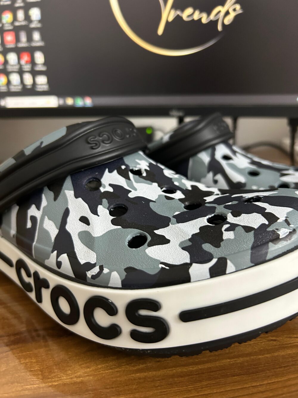 Crocs Bayaband Printed Clogs (Grey) - Image 2