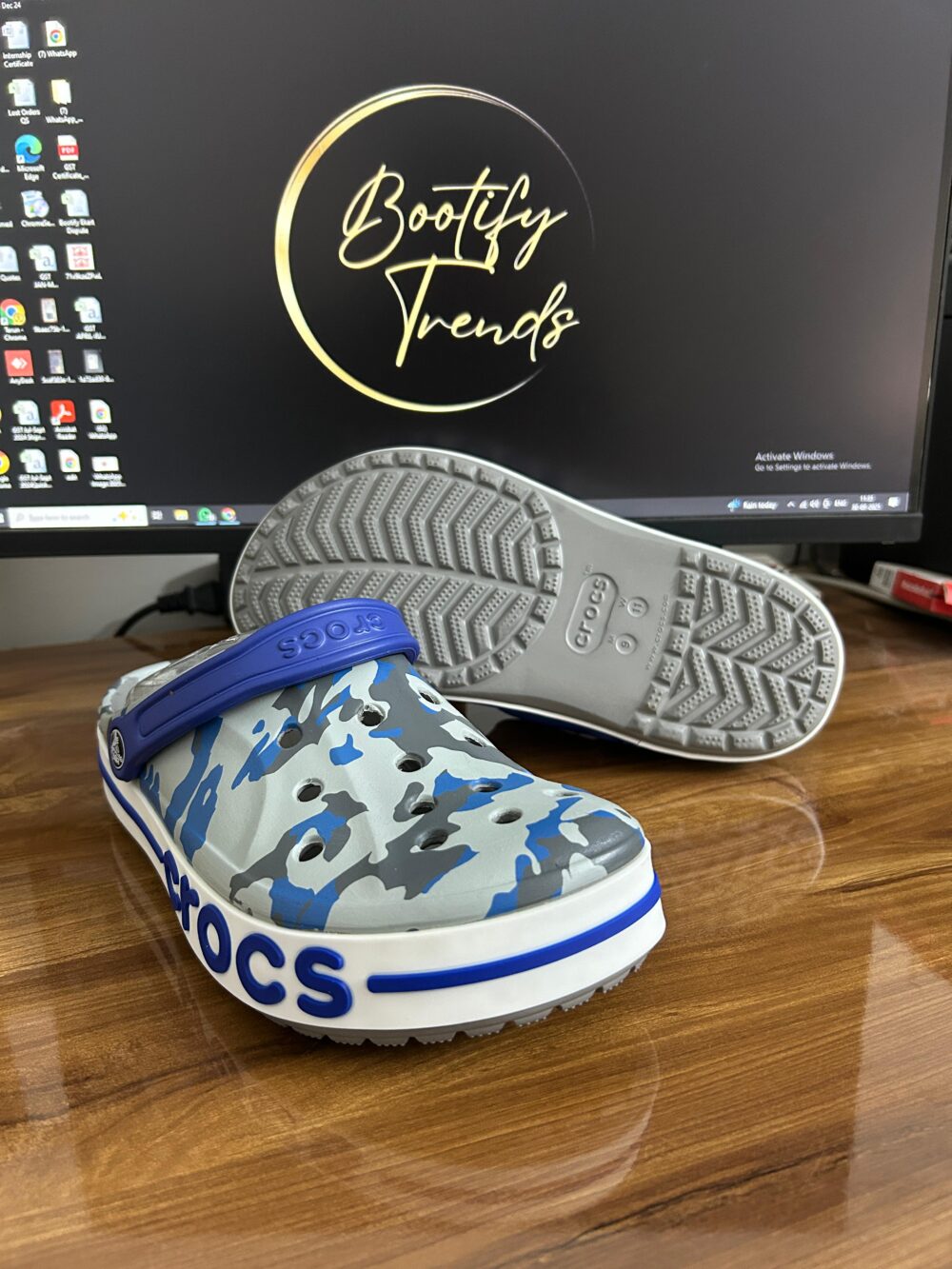 Crocs Bayaband Printed Clogs (Blue) - Image 3