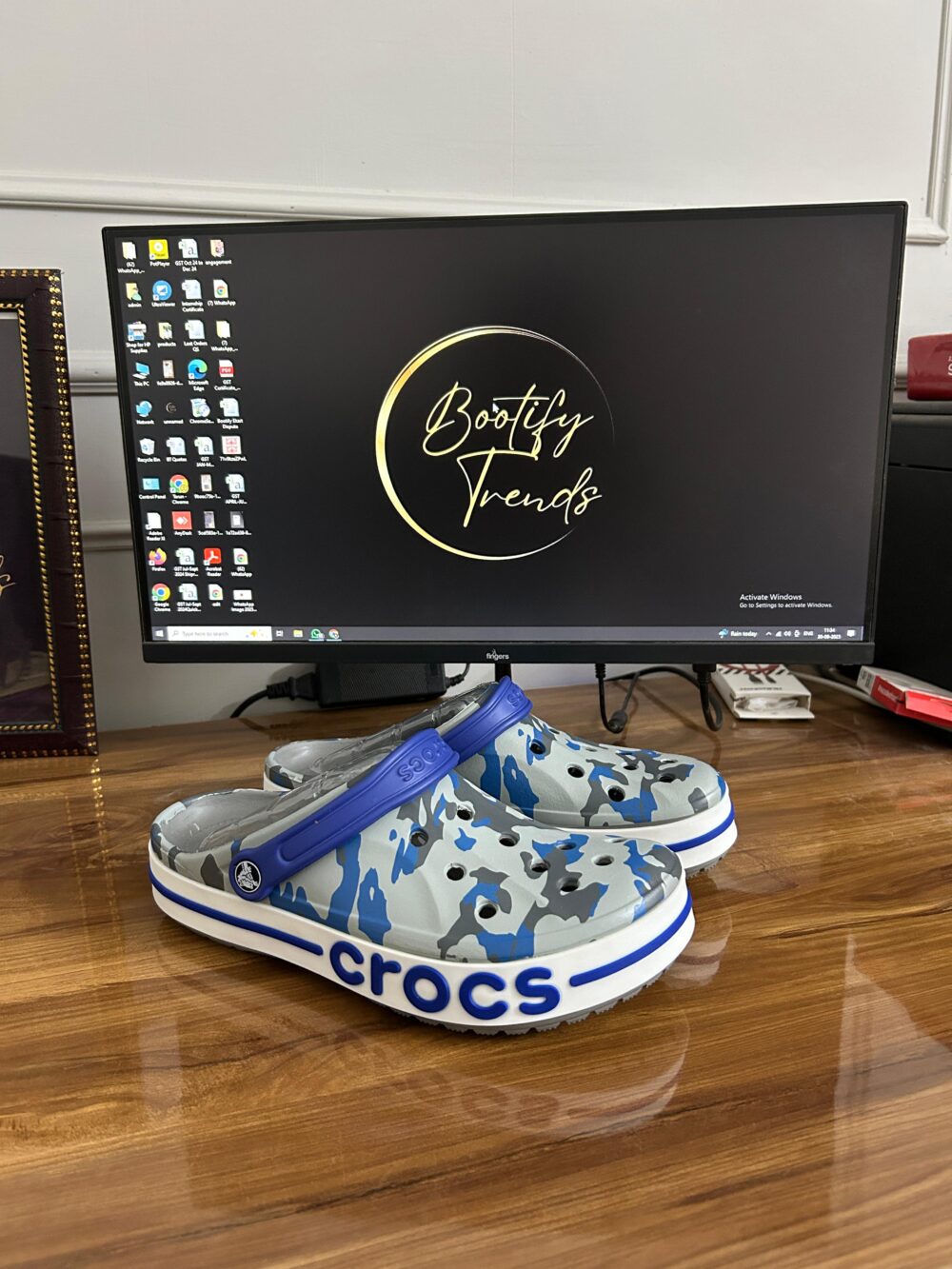Crocs Bayaband Printed Clogs (Blue)