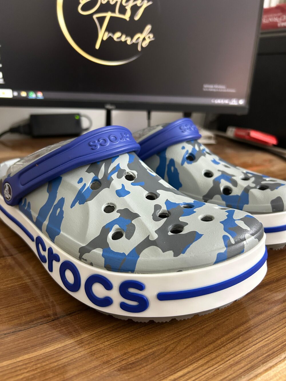 Crocs Bayaband Printed Clogs (Blue) - Image 2